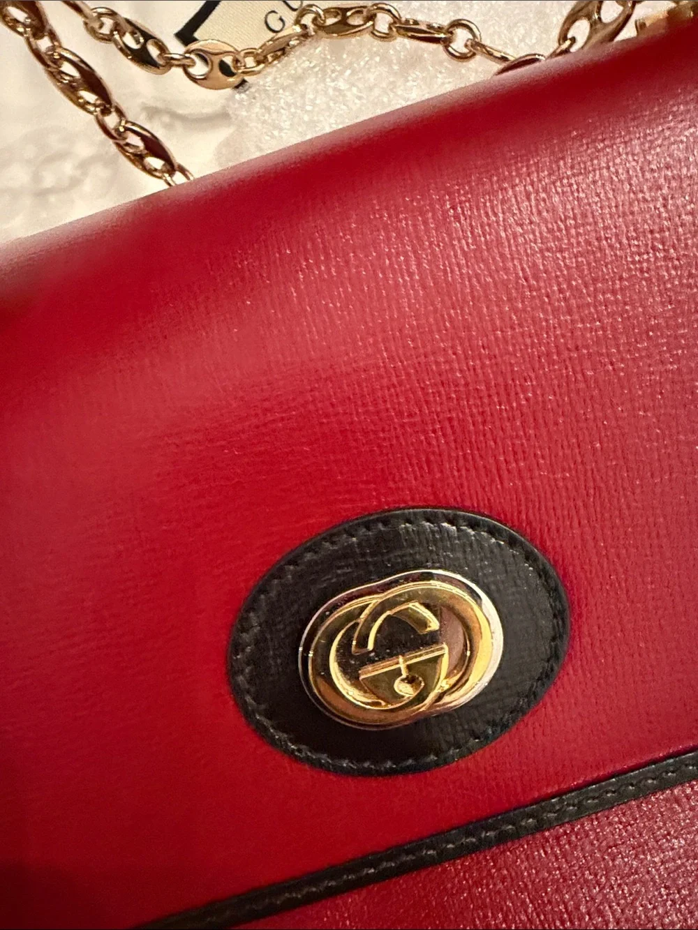 Gucci Red Leather Shoulder Bag with Gold Chain - Picture 13 of 13